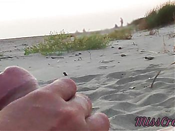 Dick Flash - A Girl Caught Me Jerking Off On A Public Beach And Helped Me Cum 4 Misscreamy